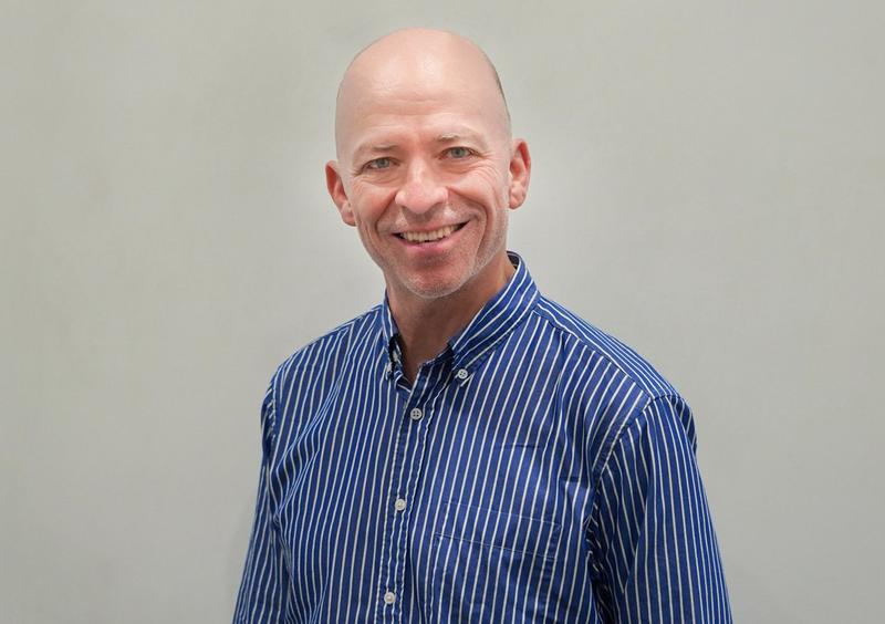 プロフェッショナルとは、予期せぬトラブルに微笑む人のこと 日本に住んで30年のカナダ人写真家 モーリン・スティーヴン - MOVの100人インタビュー